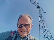 44 Alla alta croce di vetta (25 m) del Monte Ubione (895 m)